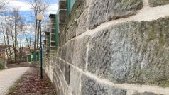 Skončila oprava zdi kolem zámeckého parku ve Slatiňanech, trvala dva roky