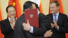 Čínský premiér Wen Ťia-pao a jeho polský protějšek Donald Tusk po podpisu dohody