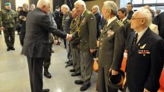 Prezident Václav Klaus vyznamenal v Hrabyni válečné veterány