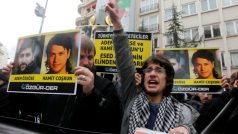 Demonstrace před syrským konzulátem v Istanbulu