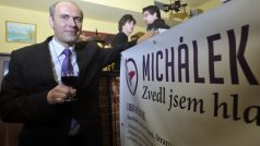 Libor Michálek slaví vítězství ve druhém kole senátních voleb