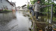 Rozvodněný Ochozský potok 25. června v Polné na Jihlavsku