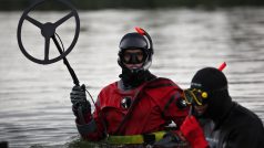 Čeští policejní potápěči pomáhají odminovávat Bosnu