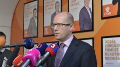 Předseda ČSSD Bohuslav Sobotka oznavuje závěry z jednání politického grémia strany