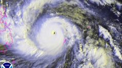 Tajfun Haiyan zachycen na satelitním snímku NOAA