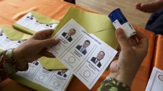 Turci si vybírají mezi třemi prezidentskými kandidáty