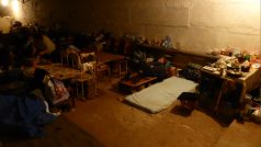 Mnozí Ukrajinci bydlí v krytech už týdny