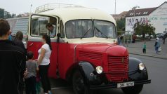 Historické autobusy v centru České Lípy
