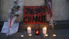Tisíce lidí na Náměstí Republiky v Paříži uctili památku útoku na list Charlie Ebdo