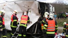 Cvičení hasičů u Stašova - nehoda autobusu