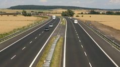 Výstavba dálnice D11 u Hradce Králové se táhne už spoustu let (ilustrační foto)