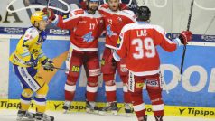 Hokejisté Olomouce se radují z gólu na ledě Zlína, kde nakonec vyhráli 4:3