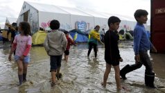 Dětští uprchlíci v utečeneckém táboře Idomeni