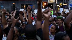 Lidé v New Yorku na Manhattanu demonstrovali kvůli černochům zabitým policií