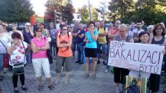 Z demonstrací proti prodeji sídliště Písnice společností ČEZ
