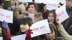 Stop EET. Několik stovek lidí protestovalo proti zavedení nového systému evidence
