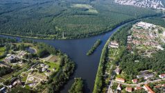 Křižovatka průplavu Odra–Dunaj s Hlivickým průplavem u Kandřína-Kozlí v Polsku