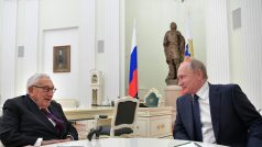 Henry Kissinger a Vladimir Putin v Moskvě v roce 2017