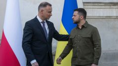 Ukrajinský prezident Volodymyr Zelenskyj a polský prezident Andrzej Duda po uctění památky obětí volyňské tragédie