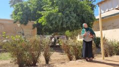 „Je těžké začínat znovu, když je vám sedmdesát,“ říká Zdena Hasanová, která žila v Chartúmu