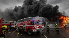 Požár v průmyslovém areálu v Novém Městě nad Metují
