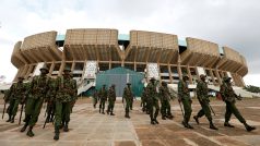Bezpečnostní opatření před stadionem, na kterém se koná inaugurace keňského prezidenta Uhuru Kenyatty