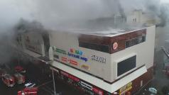 Při požáru v ruském obchodním centru zahynuly nejméně tři desítky lidí