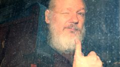 Ministerstvo spravedlnosti potvrdilo, že Assange byl zatčen na základě dohody o vydávání