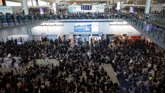 Hongkongské úřady kvůli obavám z protestů omezily přístup na letiště.