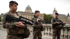 Bezpečnostní opatření v ulicích Paříže po útoku na tamní policejní prefekturu
