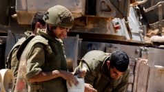 Izraelští vojáci se připravují u hranic s Pásmem Gazy
