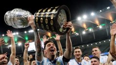 Lionel Messi se svou první velkou trofejí, kterou získal s národním týmem