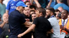 Trenér Chelsea Thomas Tuchel a jeho protějšek z Tottenhamu Antonio Conte si měli po zápase co vysvětlovat