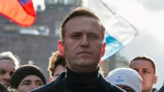 Navalnému volali záchranku kvůli onemocnění žaludku, které se zhoršilo po dalším umístění na izolaci, uvedl jeho právník