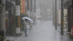 Bouře zasáhla Japonsko v době oslav buddhistického svátku Obon