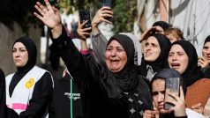 Truchlící ženy ze Západního břehu Jordánu na pohřbu zabitých Palestinců