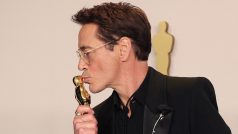 Robert Downey Jr. se svým prvním Oscarem