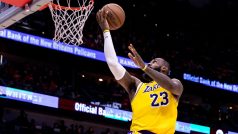 Basketbalisté Los Angeles Lakers vybojovali postup do play off NBA, když v předkole zvítězili na palubovce New Orleans 110:106