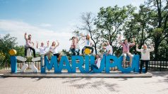 Mariupolský tým EUAM (poradenská mise Evropské unie na Ukrajině) při oslavě Dne nezávislosti, 24. srpna 2020