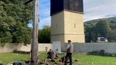 Po odstřeleném merboltickém kostele zbyla jen čtyřhranná zvonice