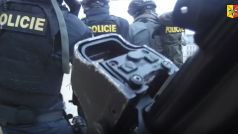 Policie zveřejnila video ze zásahu na filozofické fakultě