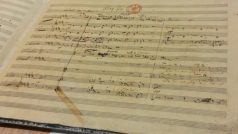 Originál české hymny ukrývají zažloutlé listy plné skvrn