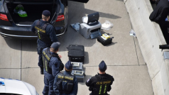 Celníci našli v autě vyjíždějícím z pražské Sapy několik kilogramů pervitinu.