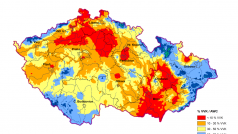 Modelová vlhkost půdy v % VVK ve vrstvě 0 až 20 cm pod trávníkem (stav k 19. 8. 2018)