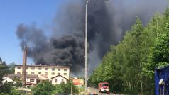 V Liberci hoří továrna na výrobu podpalovače PE-PO