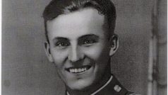 Mladý pilot Josef Koukal jako četař československé armády.