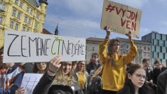 Brněnští studenti a aktivisté se na náměstí Svobody připojili k celostátní protestní akci studentů #VyjdiVen na obranu ústavních hodnot