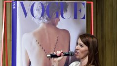 Šéfredaktorka československé mutace časopisu Vogue Andrea Běhounková s obálkou prvního čísla, která připomíná Olgu Havlovou