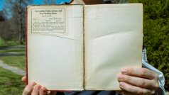 Výtisk Ivanhoa se do knihovny ve Fort Collins v americkém Coloradu vrátil po 105 letech