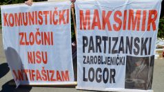 &quot;Komunistické zločiny nejsou antifašismus.&quot; Protest iniciativy Kruh pro náměstí, která požaduje přejmenování záhřebského náměstí Maršála Tita, 6. května 2017.